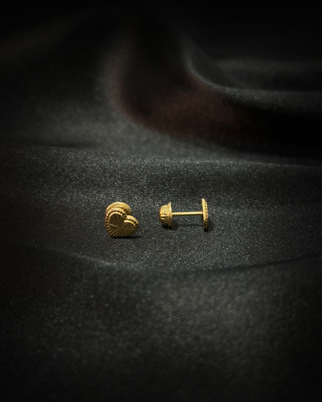 Zarcillo Corazón Diamantados en Oro