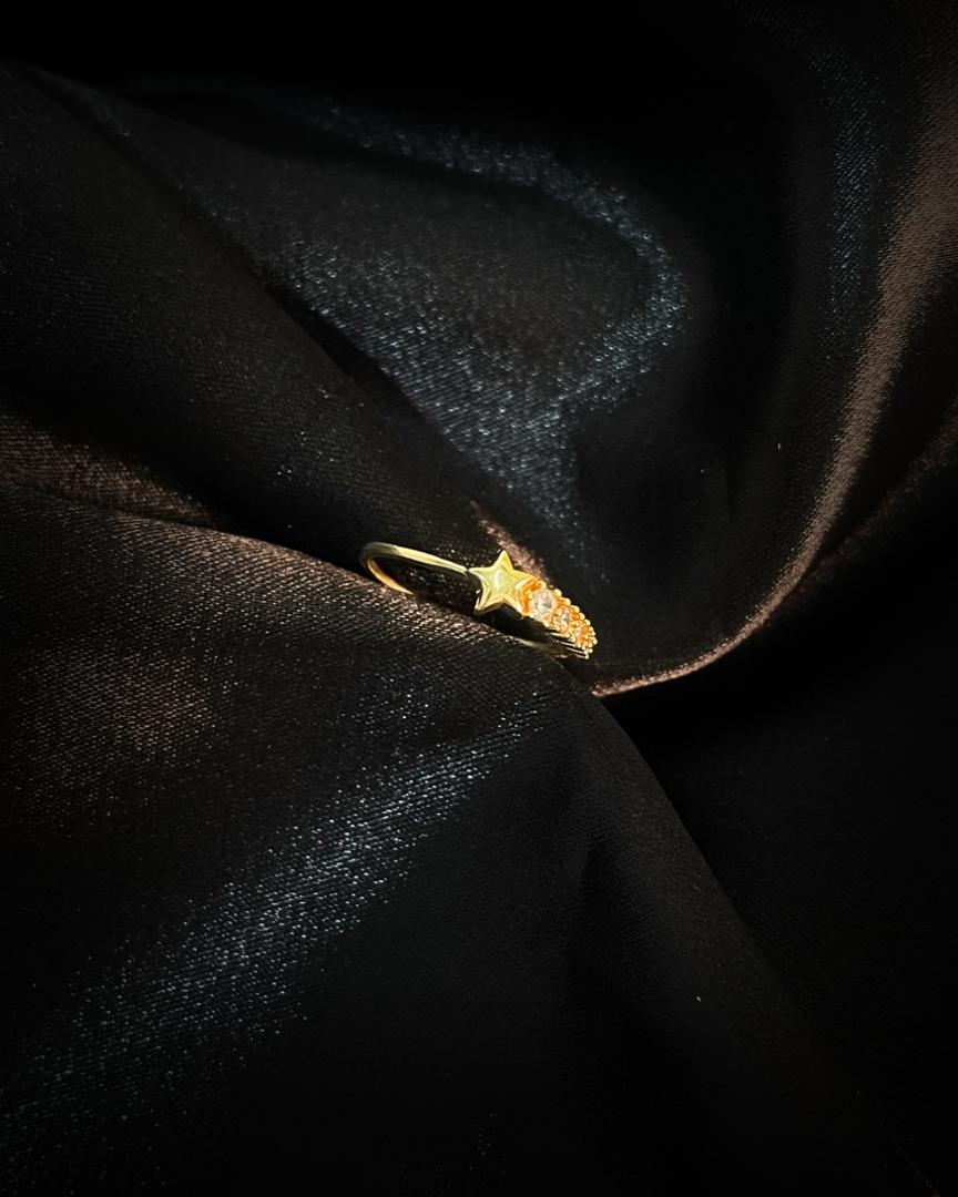 Anillo Con Estrella y Circon en Oro 18k