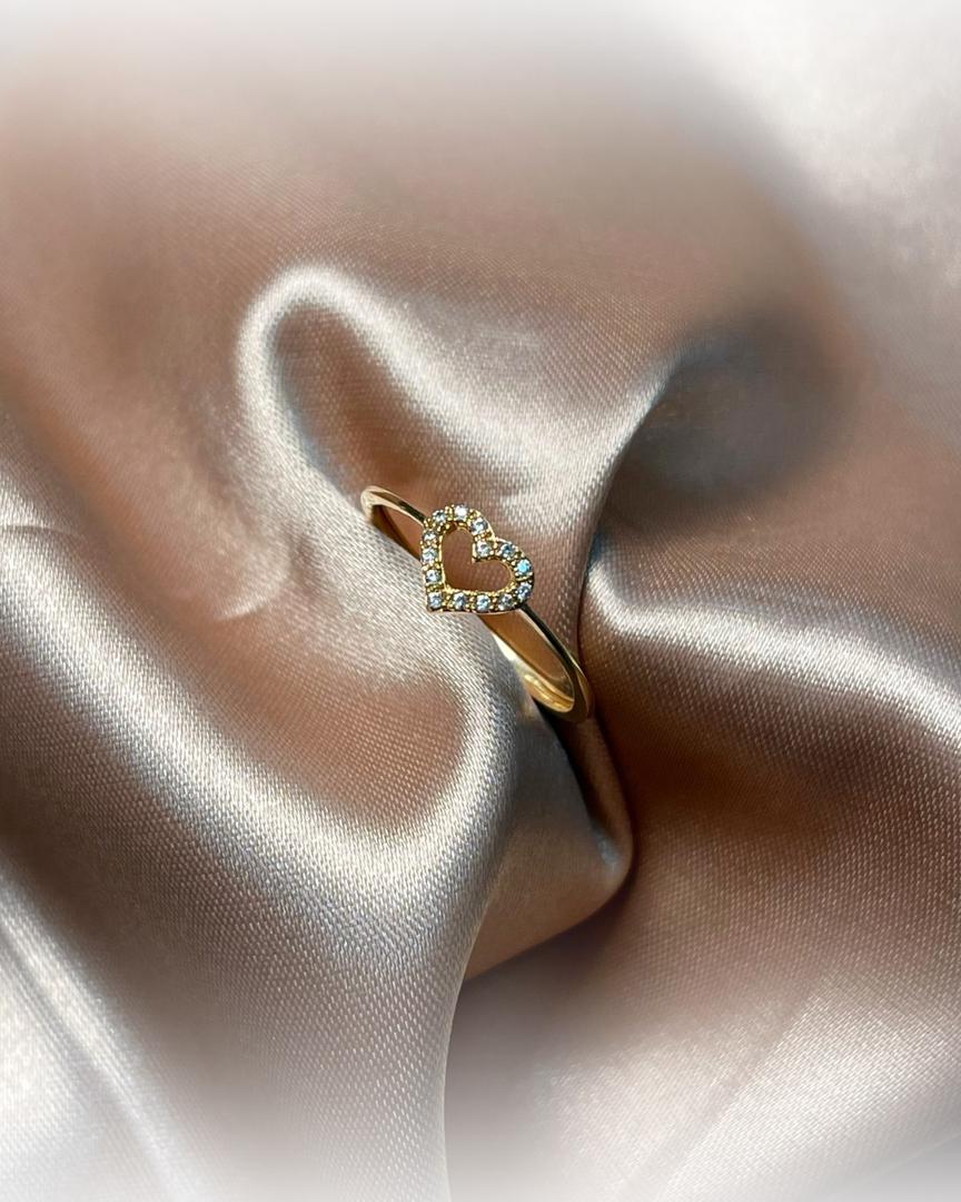 Anillo De Corazón Con Circones en Oro 18k