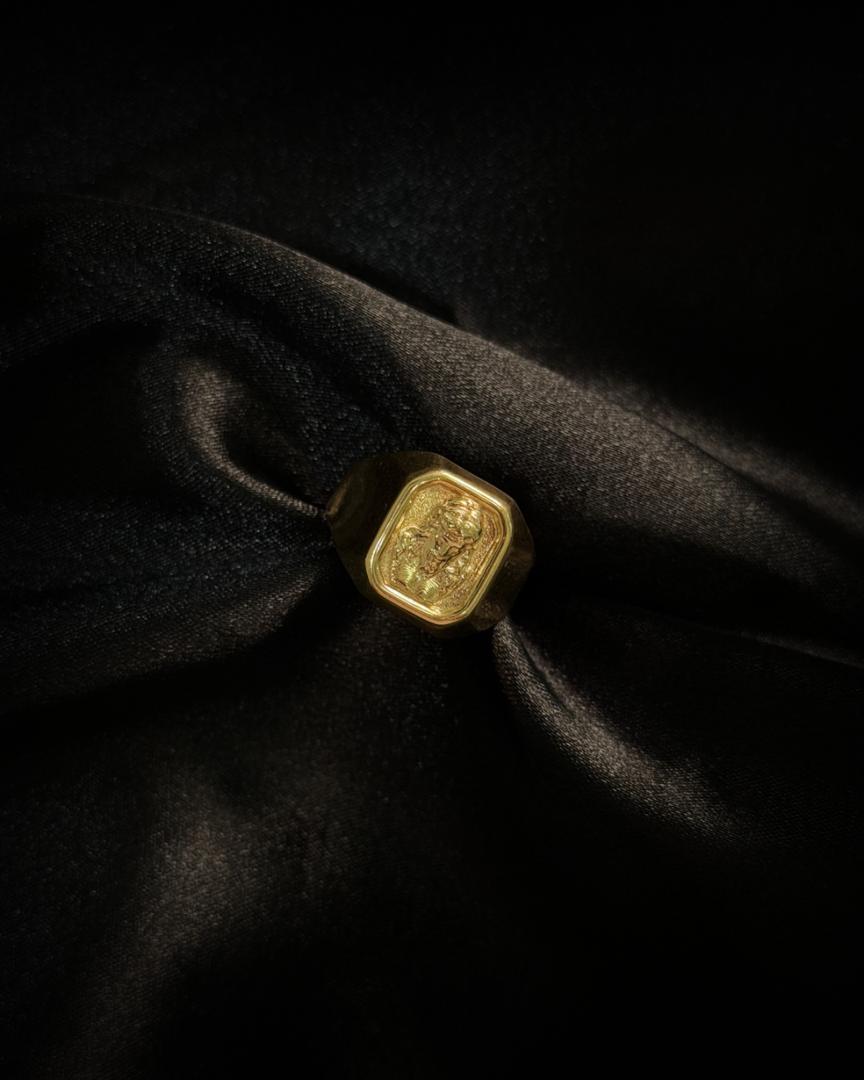 Anillo Con Rostro De Cristo en Oro 18k