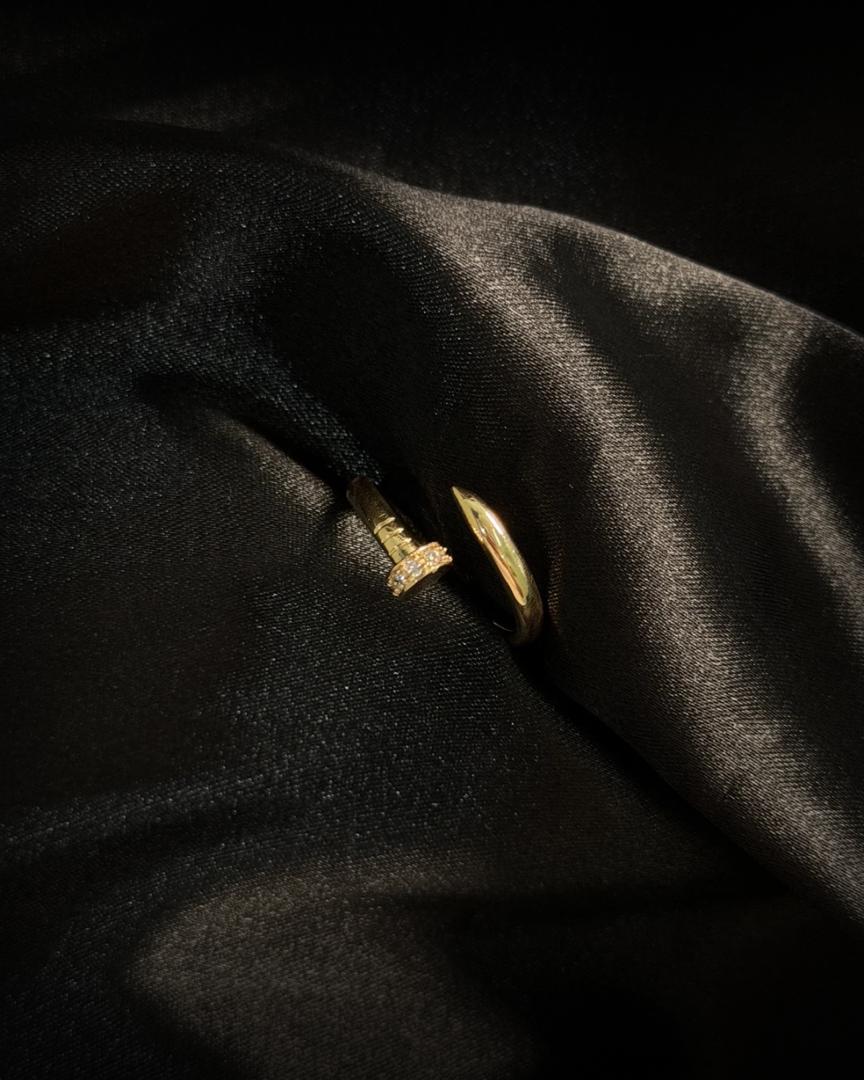 Anillo Clavo Con Circones en Oro 18k