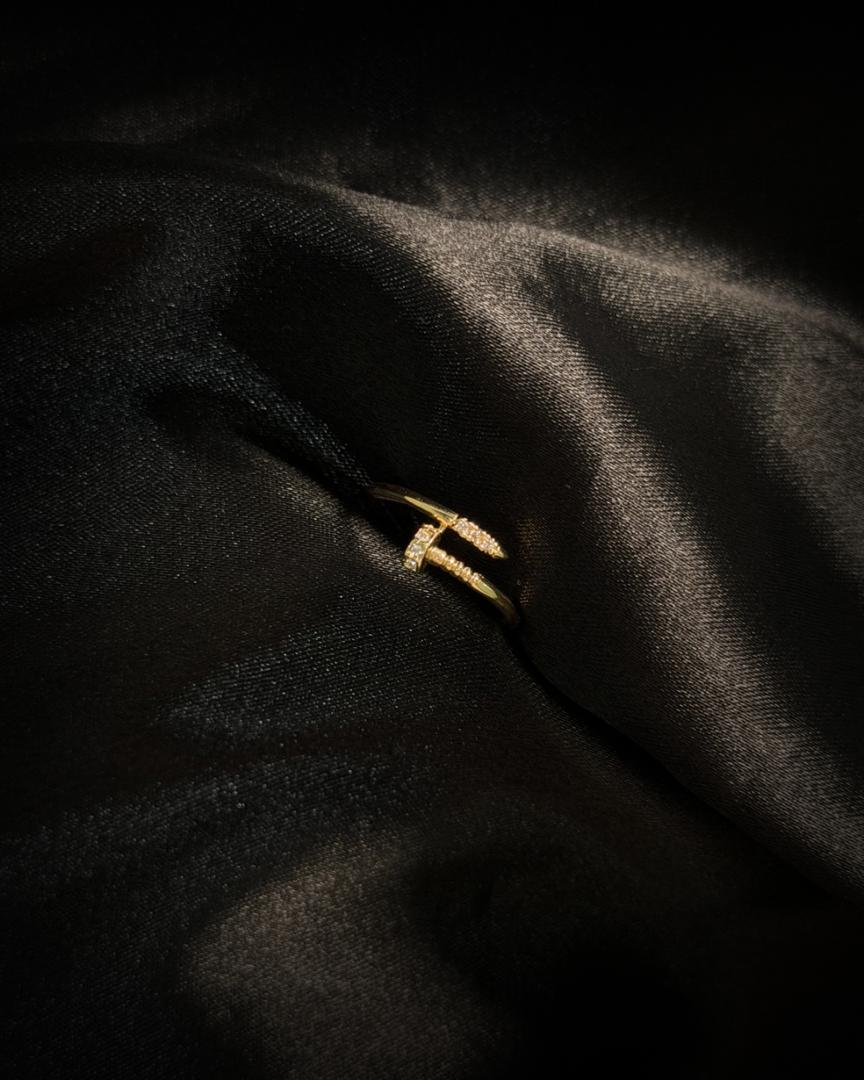 Anillo Clavo Con Circón en Oro 18k