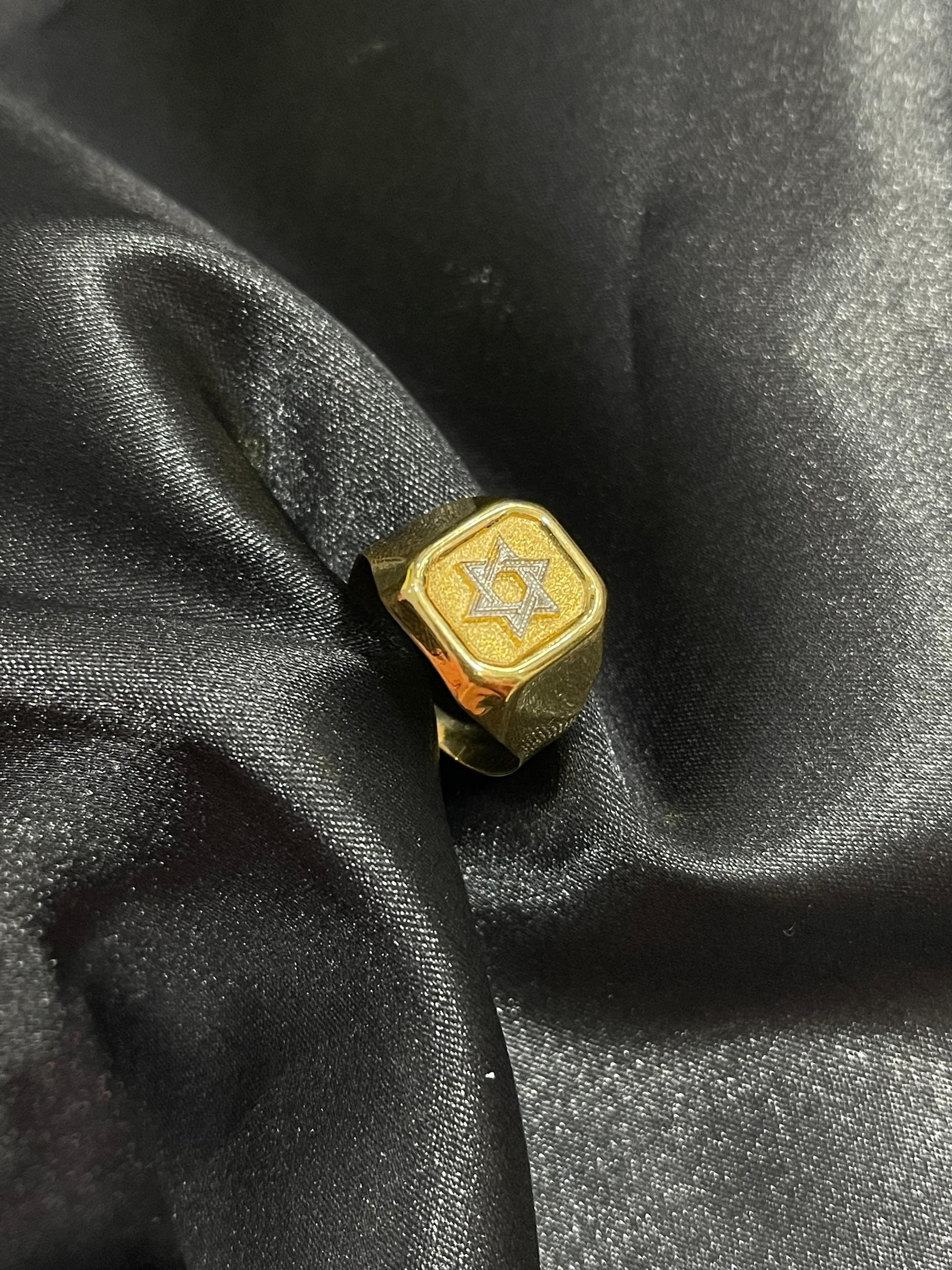 Anillo Con Estrella De David en Oro 18k
