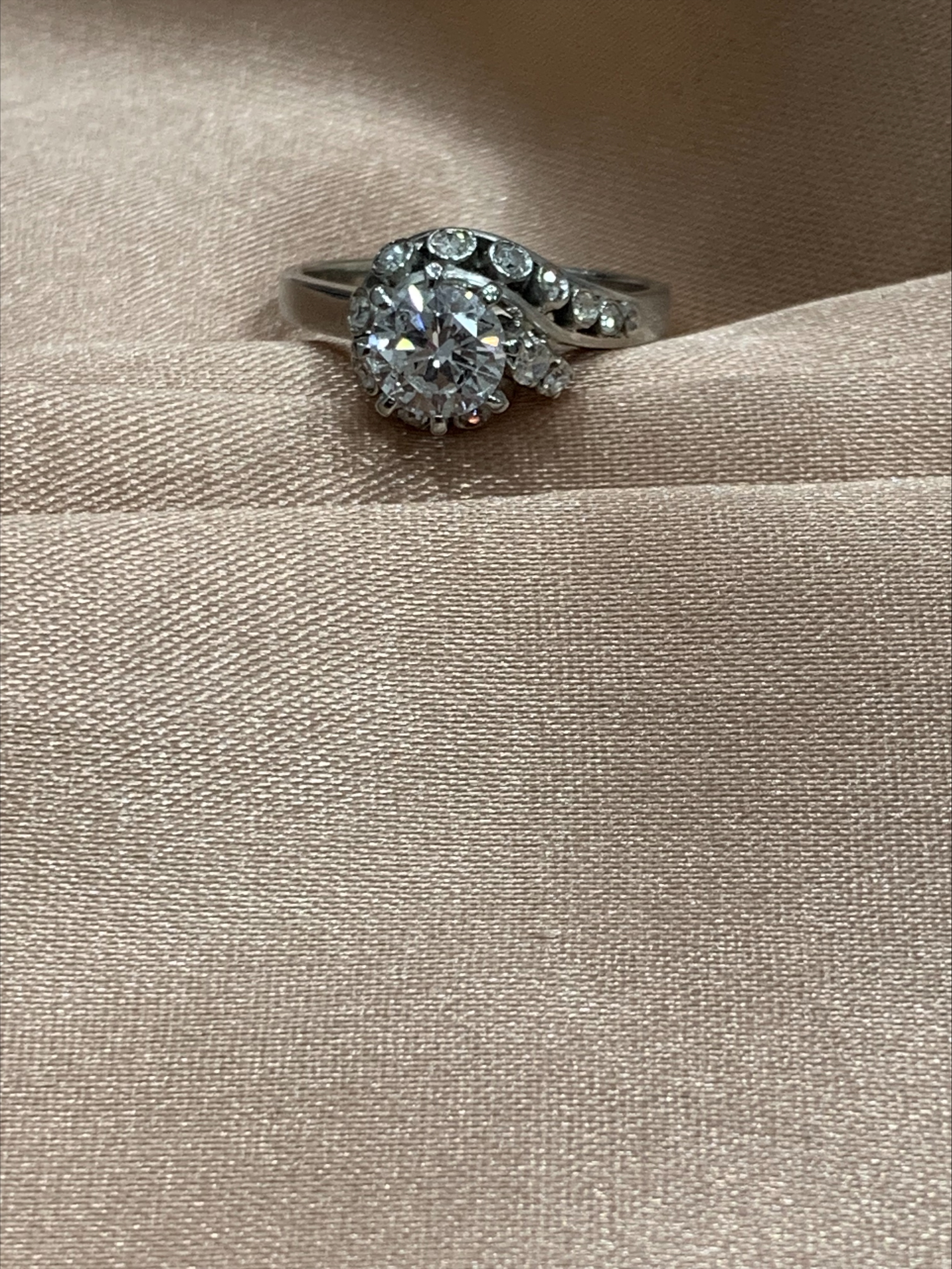 Anillo de Compromiso, Oro Blanco Con Diamantes en Oro blanco 18k