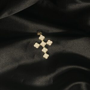 Cruz De Trébol Blanca